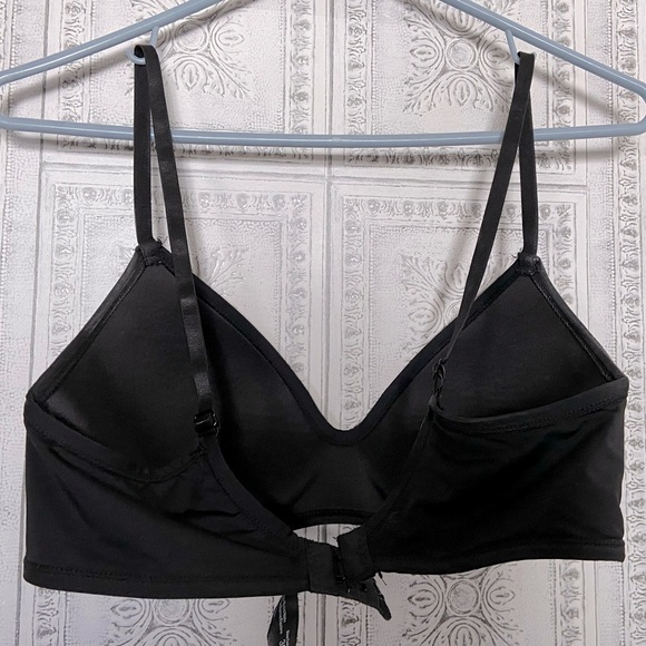 Unmarked Other - NWOT Sz-36/B Bra in a Minimalist Basic Black, Comfy, Silky, Smooth Fit, No Wires